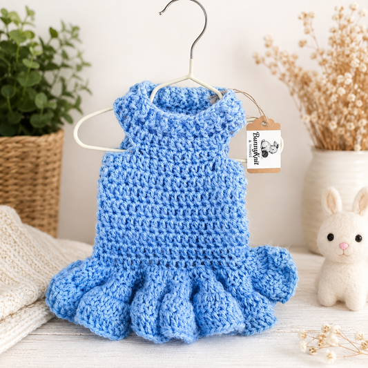 Ръчно изработена рокля за декоративно зайче – BunnyKnit & Things